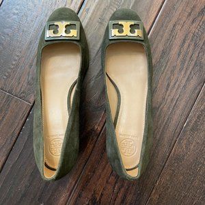 NWOT Tory Burch Block Heel Suede Pump - Charcoal with an olive green tint